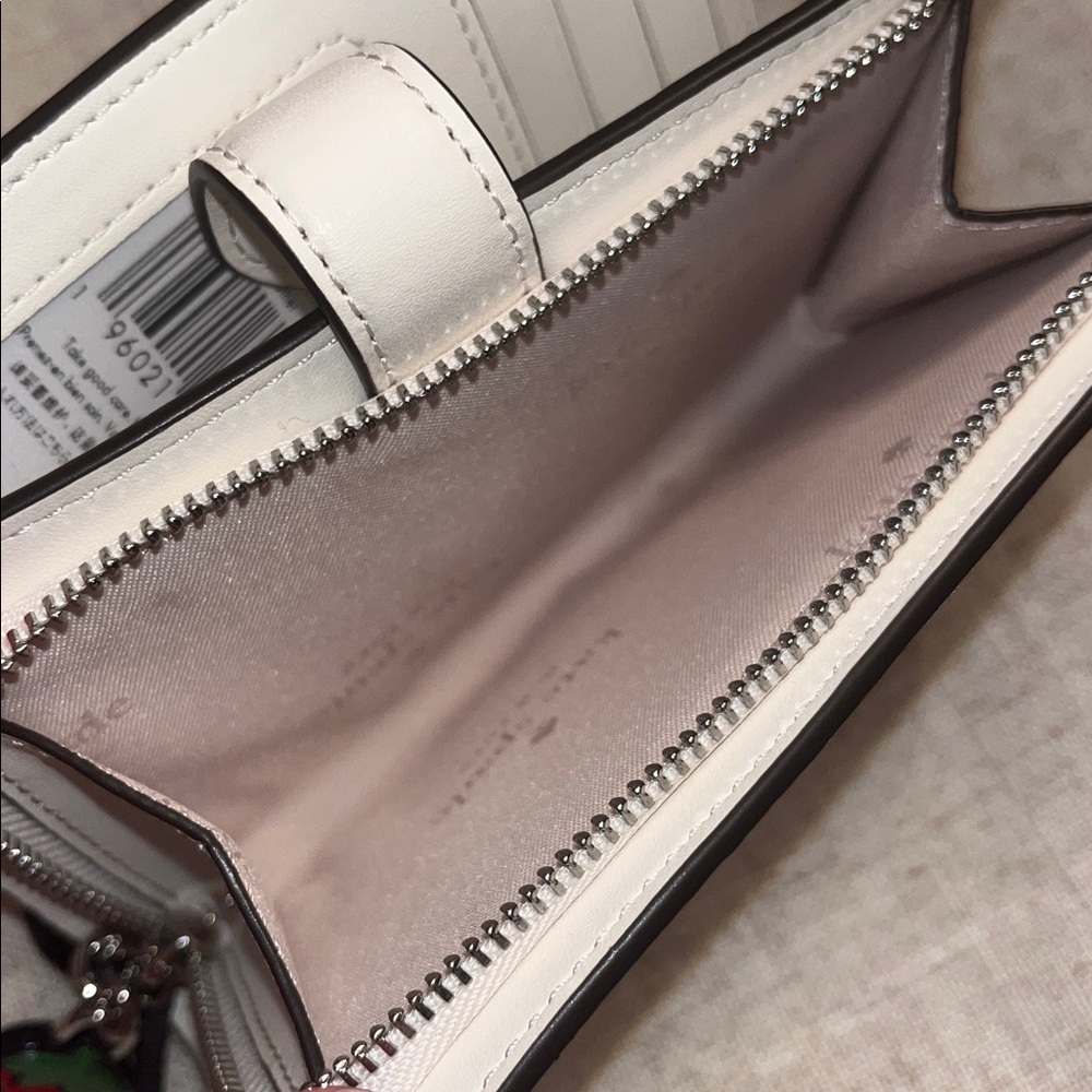 kate spade NWT! x Hello Kitty & Friends Medium Bifold Wallet - Picture 5 of 9
